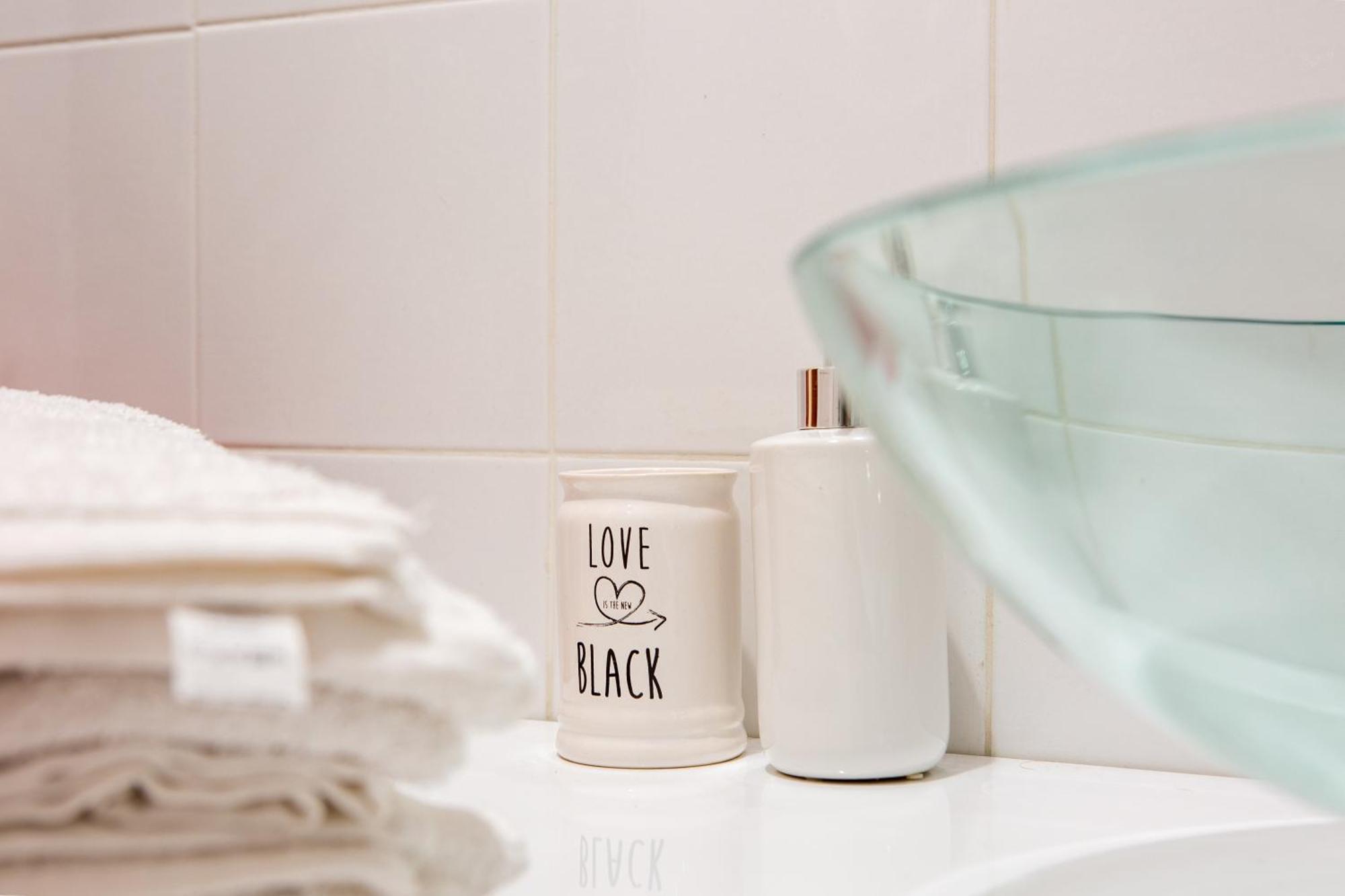 Stanza Comoda E Silenziosa Con Bagno Privato E Area Lavoro E Relax Рим Екстериор снимка