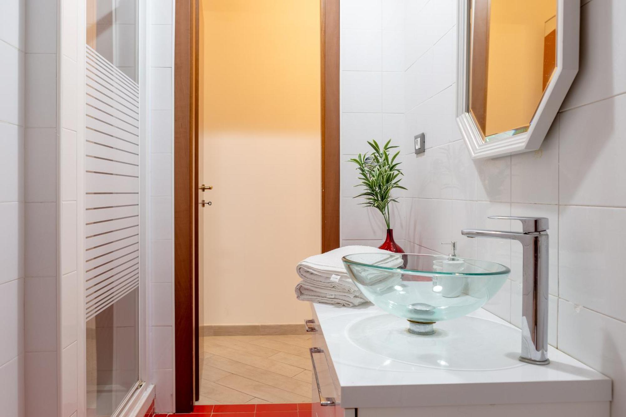 Stanza Comoda E Silenziosa Con Bagno Privato E Area Lavoro E Relax Рим Екстериор снимка